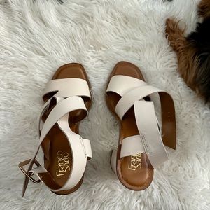 💗Women’s size 10, leather heeled sandals! Only tried on & never worn. 💗